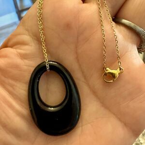⚜️New Gold chain necklace w black amulet pendant C9